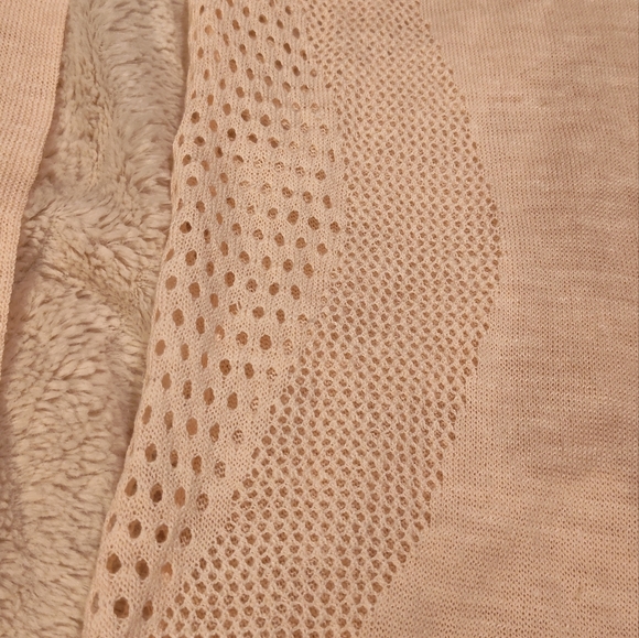 Like-New Lululemon Athletic Lightweight Sweater (NO SIZE TAG, SEE MEASUREMENTS) - Picture 7 of 16